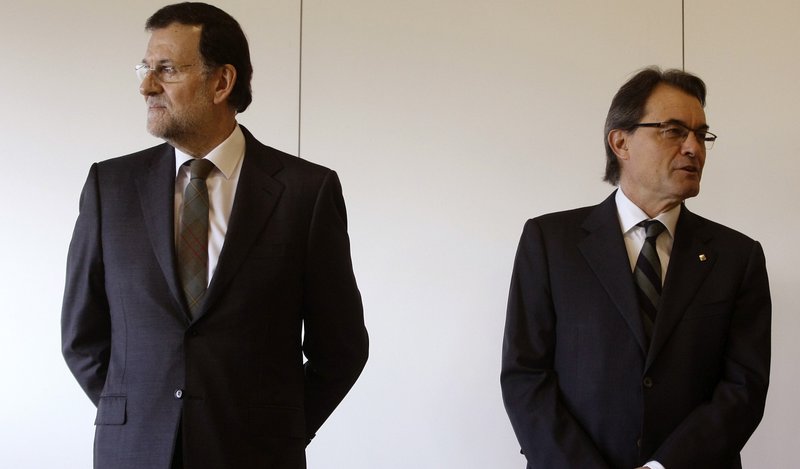Font: Avui. Mariano Rajoy i Artur Mas, l'any passat, en la inauguració de la línia del TAV Barcelona-Figueres G.N. / REUTERS.
